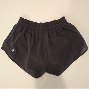 Lululemon Hotty Hot Short II 2.5”